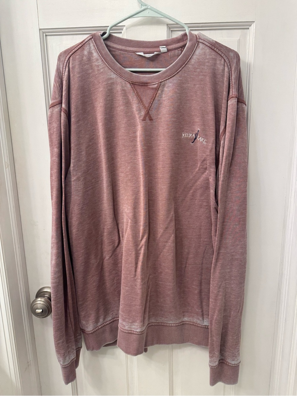 Keuka Lake Men's Vintage Rose Crewneck Sweater